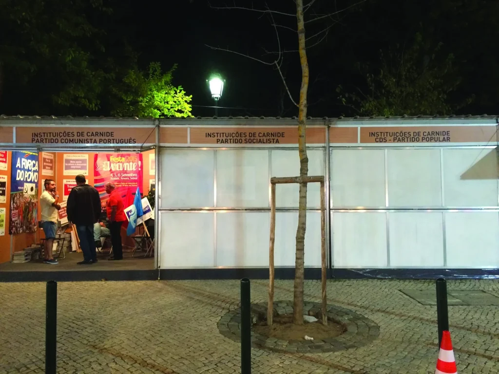 Os partidos estavam presentes, mas nem todos estavam abertos