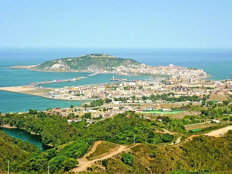 Vista de Ceuta, com o Monte Facho ao fundo