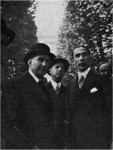 Salazar acompanhado por Armindo Monteiro e Henrique Galvão antes da abertura da Exposição. Foto no Boletim Geral das Colónias, Agência Geral das Colónias, Vol. X – 107, Maio de 1934